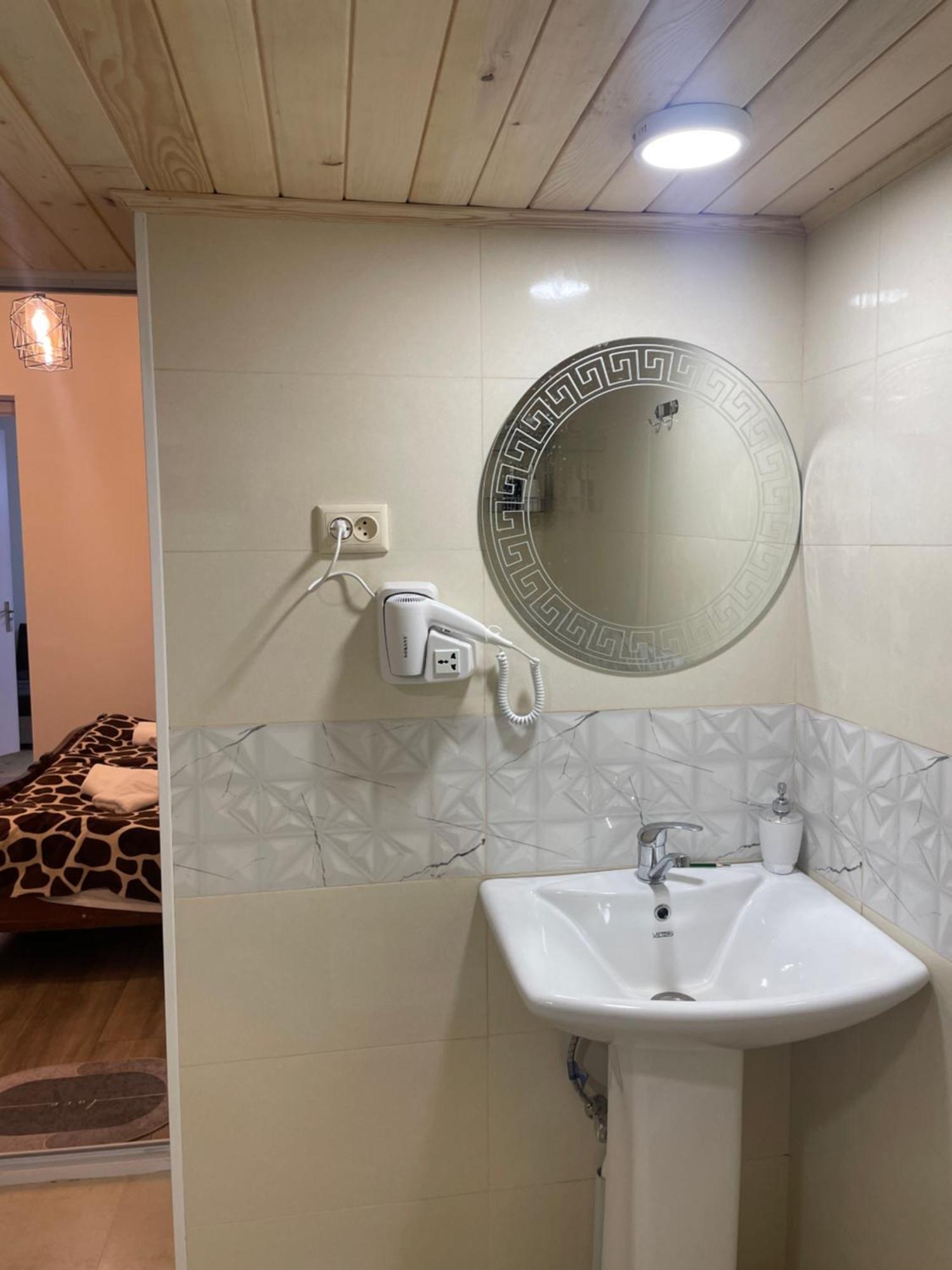 Mamuka Chartolani Guesthouse เมสเตีย ภายนอก รูปภาพ