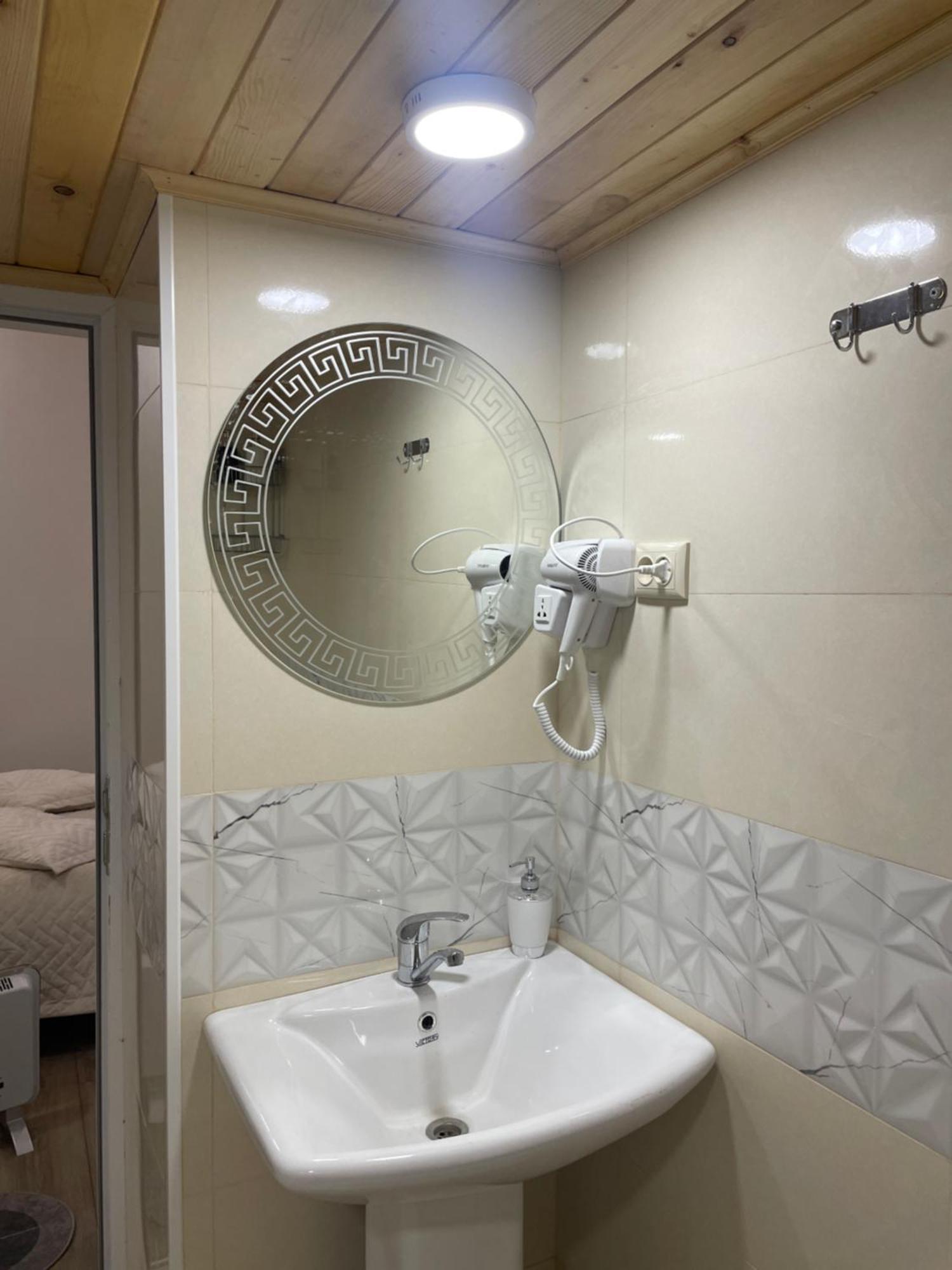 Mamuka Chartolani Guesthouse เมสเตีย ภายนอก รูปภาพ
