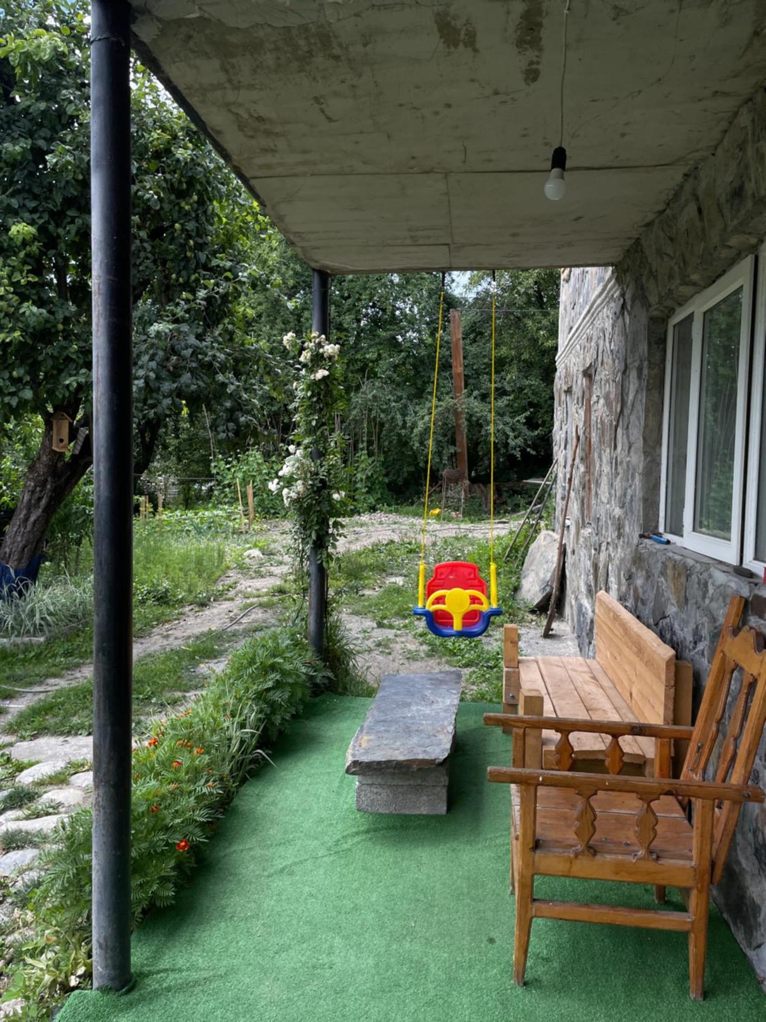Mamuka Chartolani Guesthouse เมสเตีย ภายนอก รูปภาพ