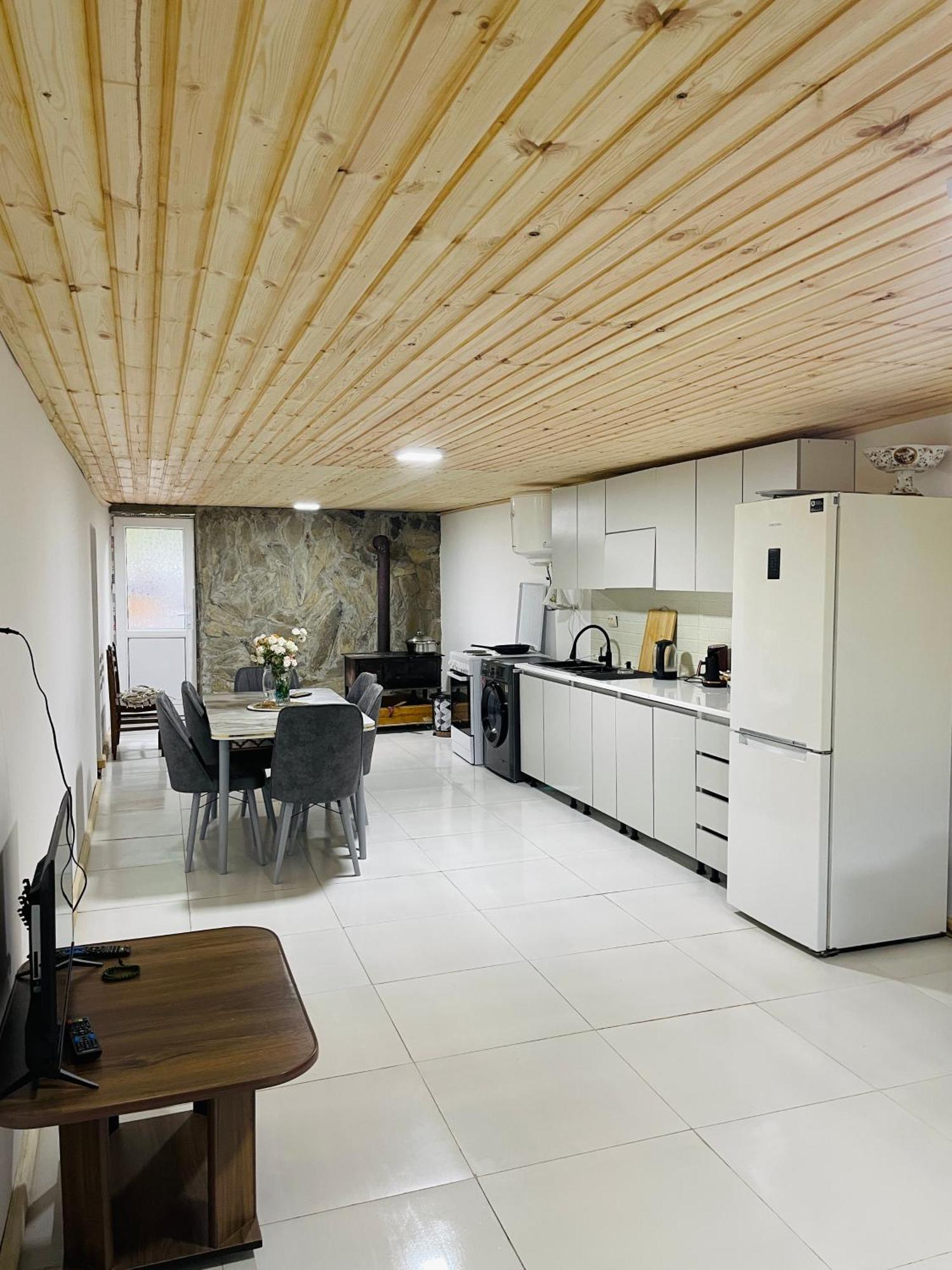 Mamuka Chartolani Guesthouse เมสเตีย ภายนอก รูปภาพ
