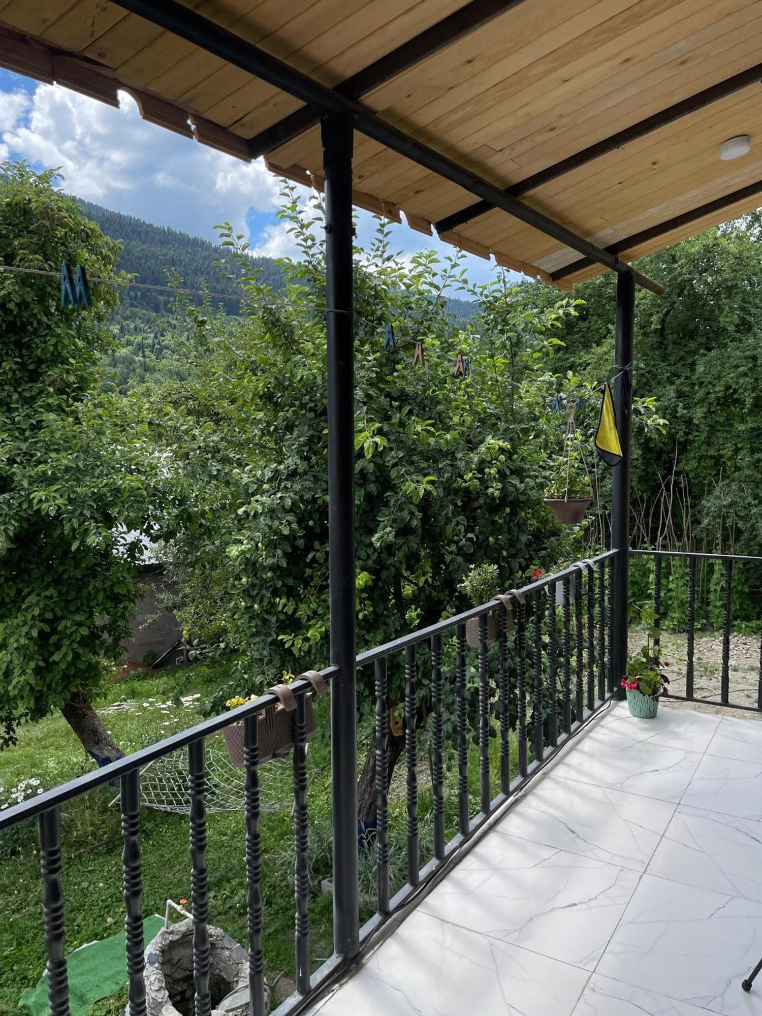 Mamuka Chartolani Guesthouse เมสเตีย ภายนอก รูปภาพ
