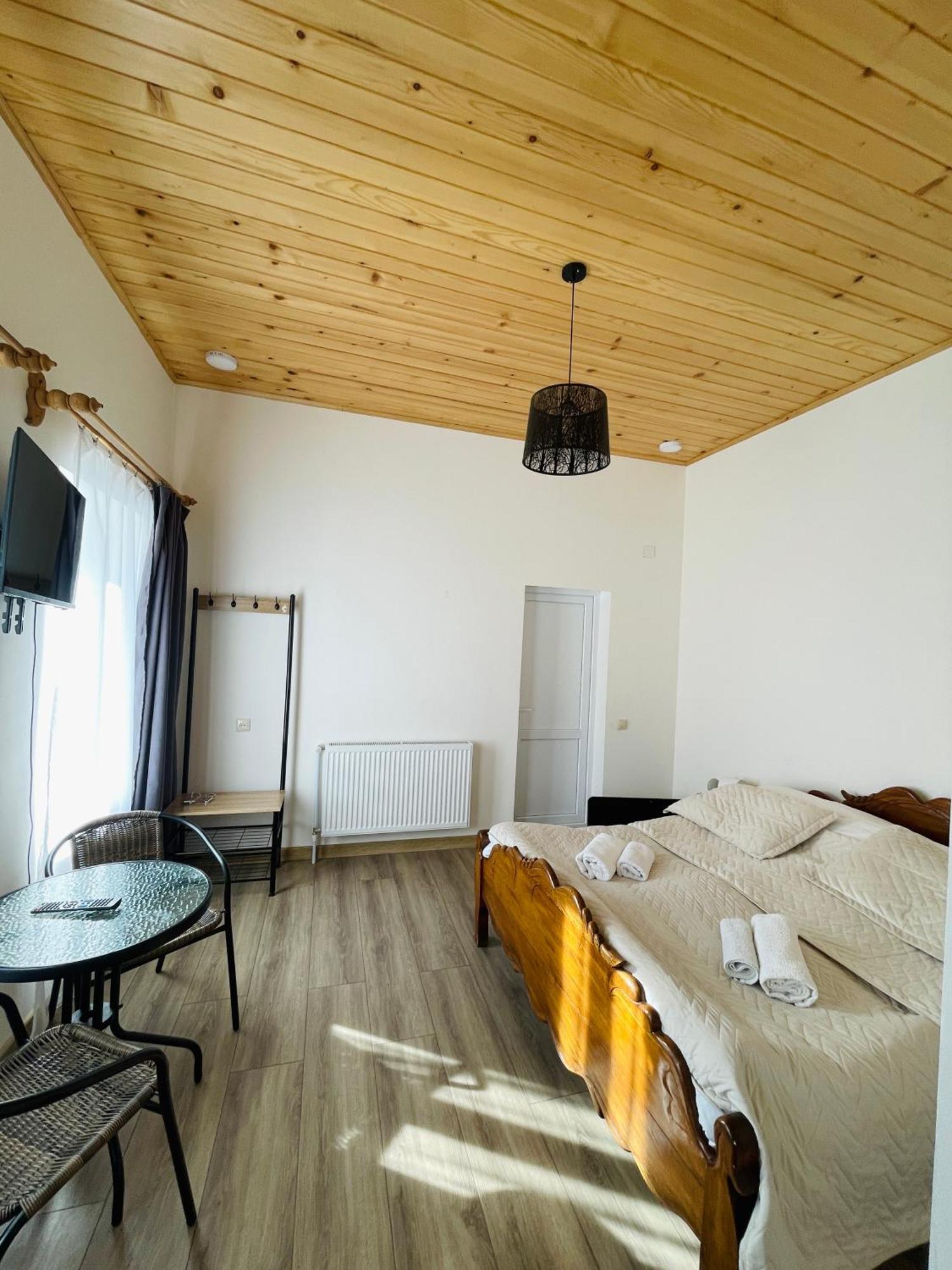 Mamuka Chartolani Guesthouse เมสเตีย ภายนอก รูปภาพ